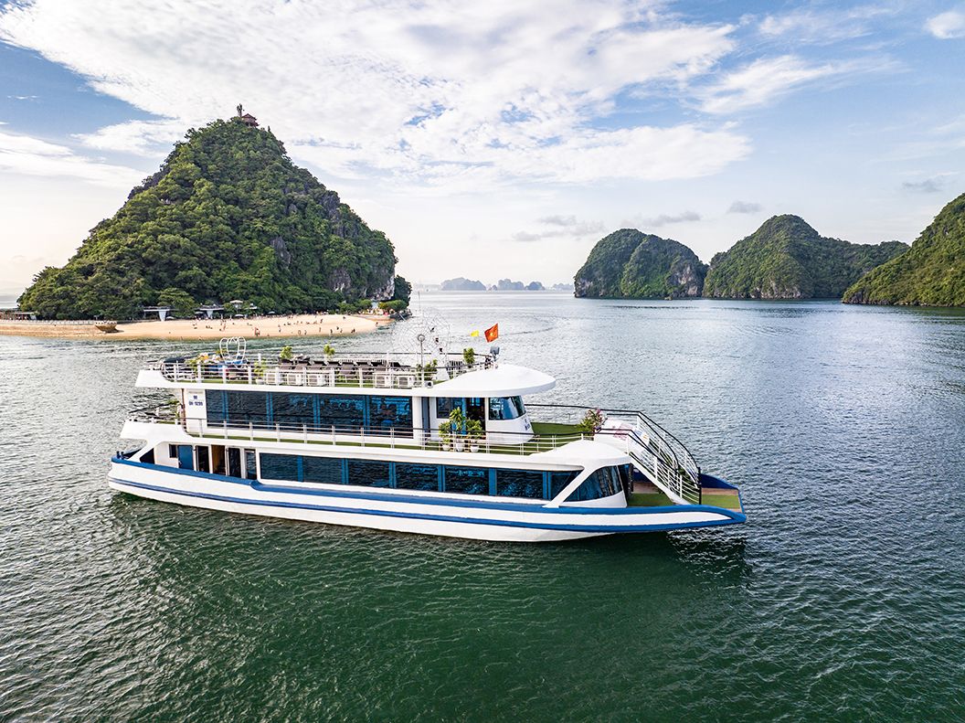 ĂN TỐI TRÊN DU THUYỀN  VERA CRUISES VERA CRUISES