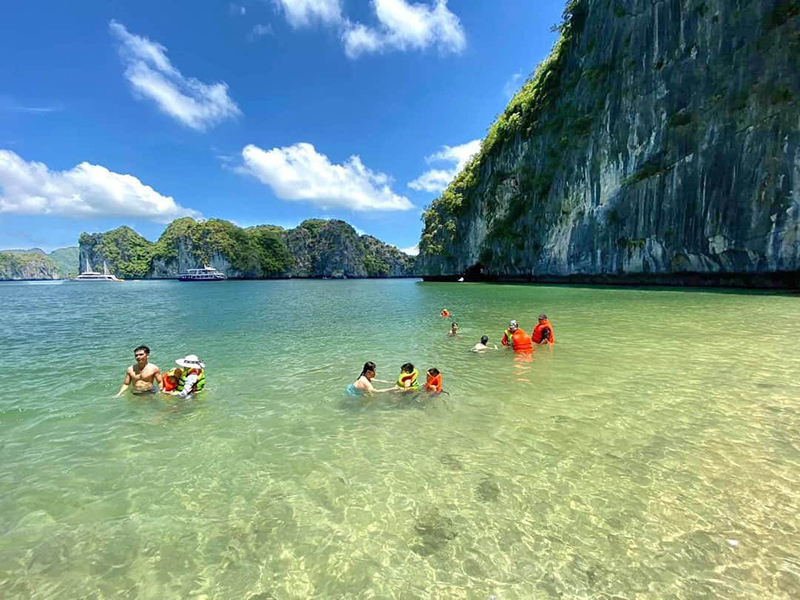 CAT BA ISLAND - LAN HA BAY