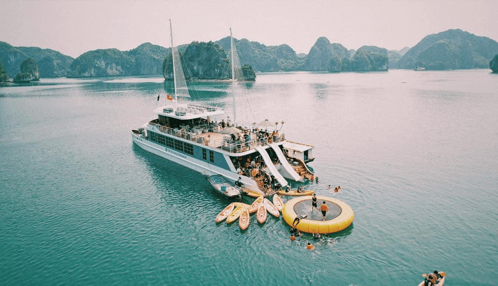 Du thuyền Catamaran ngắm hoàng hôn Cát Bà 3 tiếng