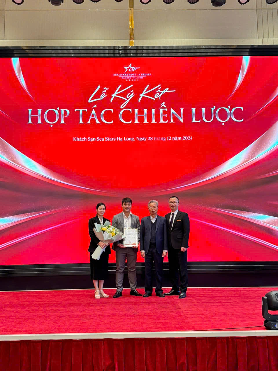 le ky ket chien luoc ha noi vip tours