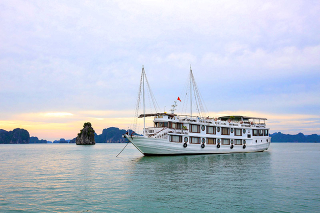 Du Thuyền Orital Sails Hạ Long