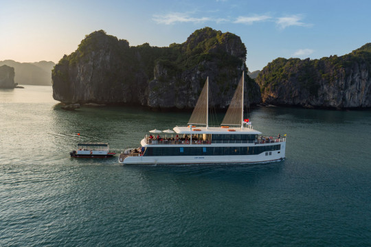 Siêu Ưu Đãi Du Thuyền Jade Sails Day Cruise Sang Xịn Mịn