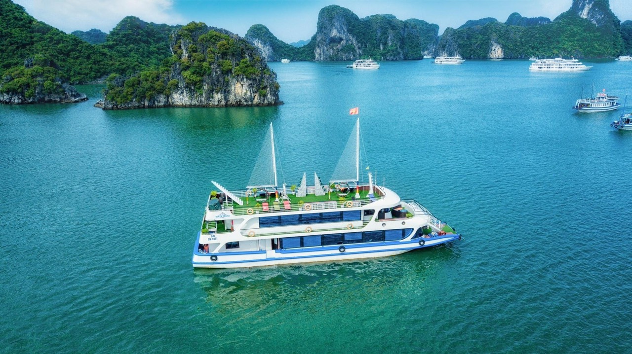 Ăn Tối Trên Du Thuyền Queen Cruise