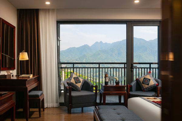 Phòng Grand Deluxe Mountain View